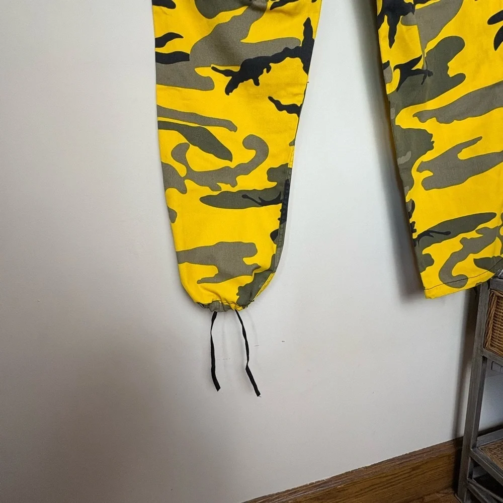 Unisex Camouflage Cargo Pants - Yellow and Green